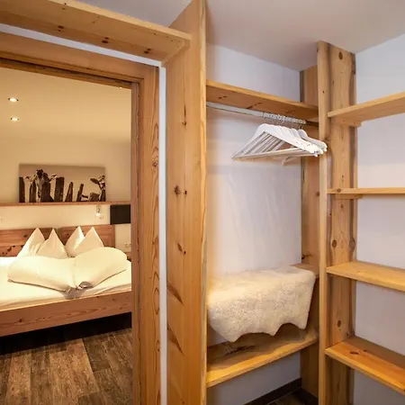 Lutz Apartman *